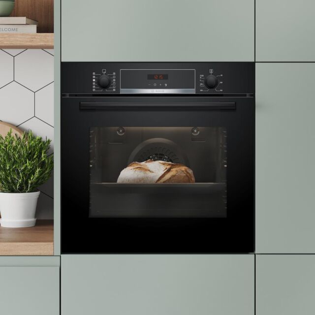 Bosch HQA574BB3B, Built-in oven with added steam function