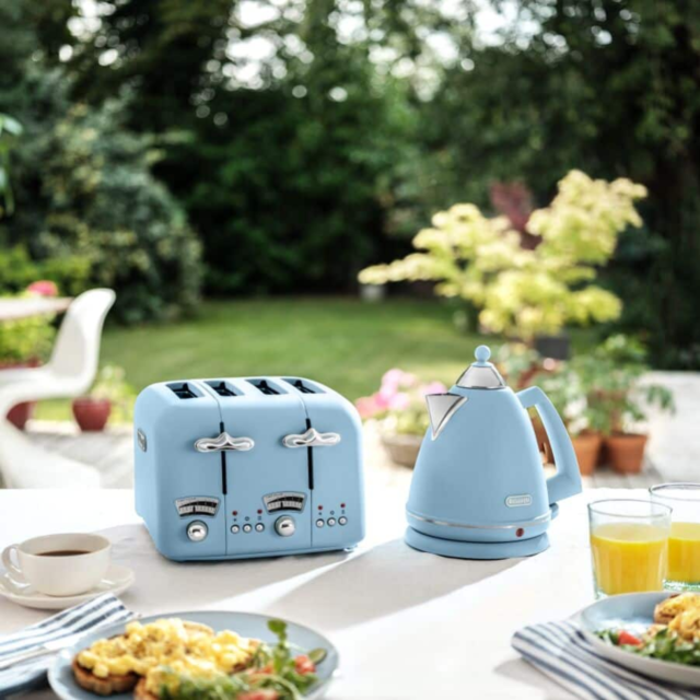 DeLonghi KBX3016.AZ Argento Flora Kettle - Azure