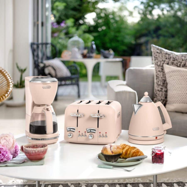 DeLonghi KBX3016.PK Argento Flora Kettle - Pink