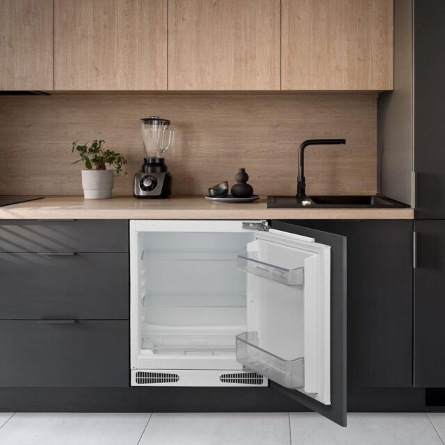 Montpellier MBUL134E Build Under Larder Fridge