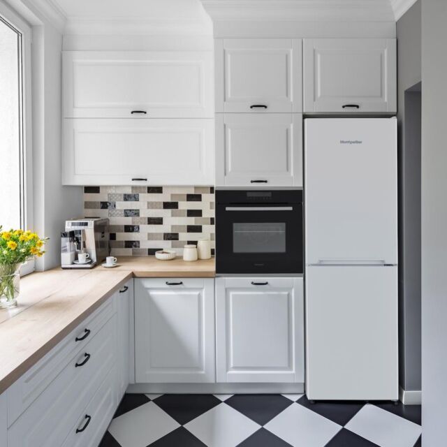 Montpellier MLF1770EW Low Frost Fridge Freezer In White