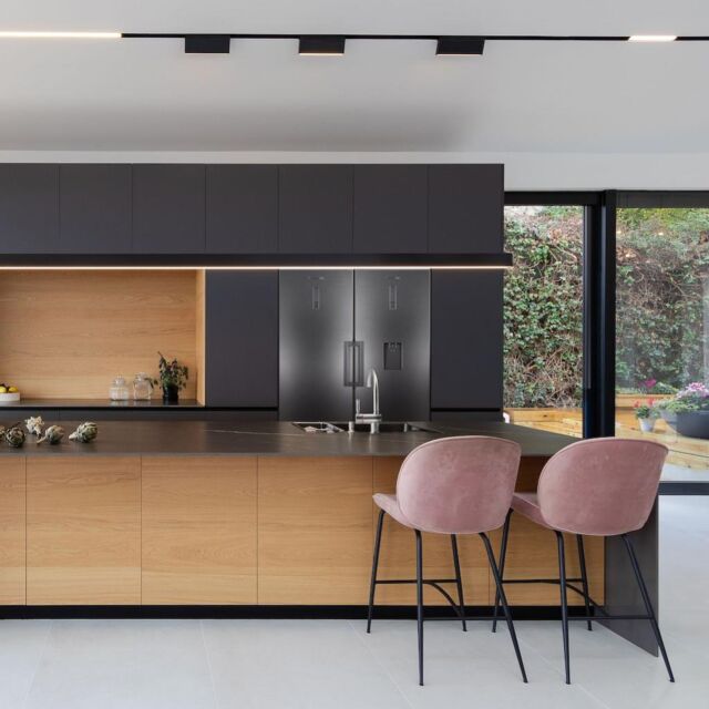 Montpellier MTF273X Tall No Frost Freezer In Inox