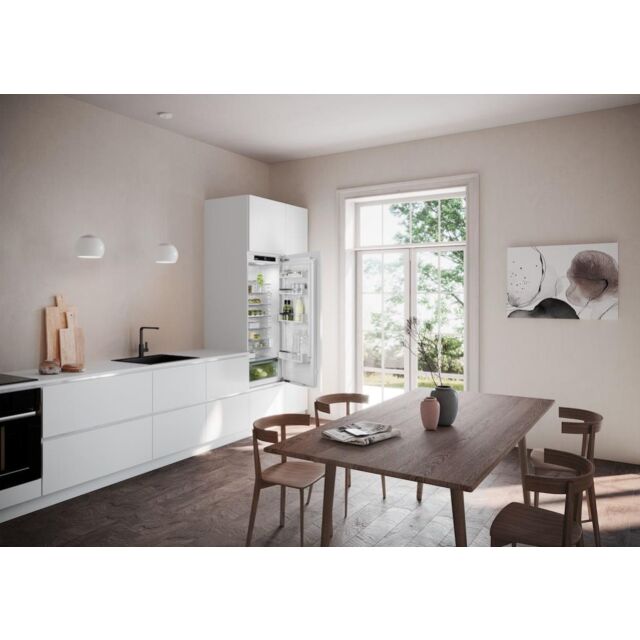 Liebherr IRe4520 Fully Integrated Larder Fridge